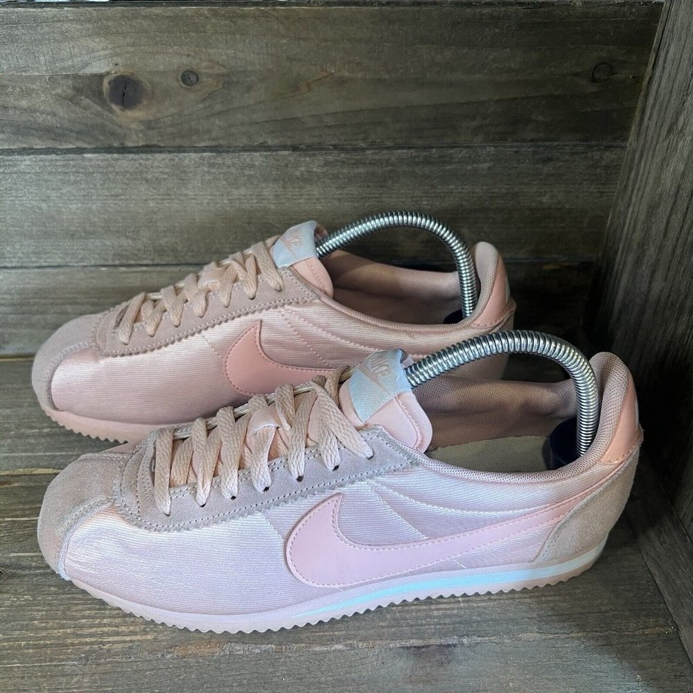 Womens Nike Classic Cortez Pink Coral Stardust Shoes Sneakers Size 9.5 M GUC - Picture 2 of 7